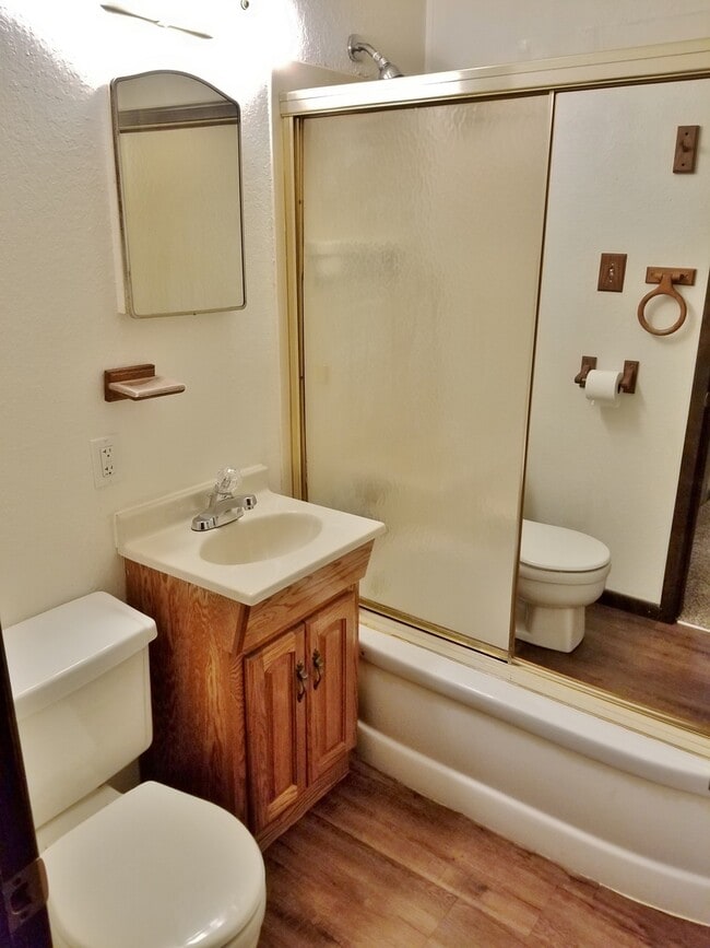 Building Photo - Very nice 3BR Rancher with appliances near Shunga Trails!