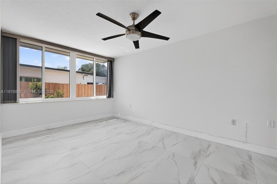 Building Photo - 1470 N Treasure Dr