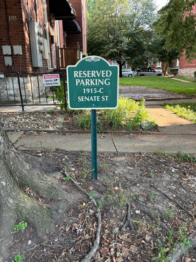 Building Photo - 1915 Senate St