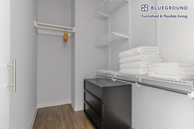 Building Photo - 8 W Chestnut St