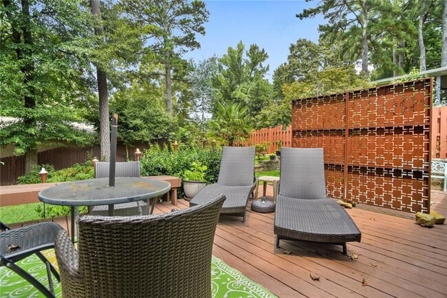 Building Photo - 2056 Arlington Ave NE