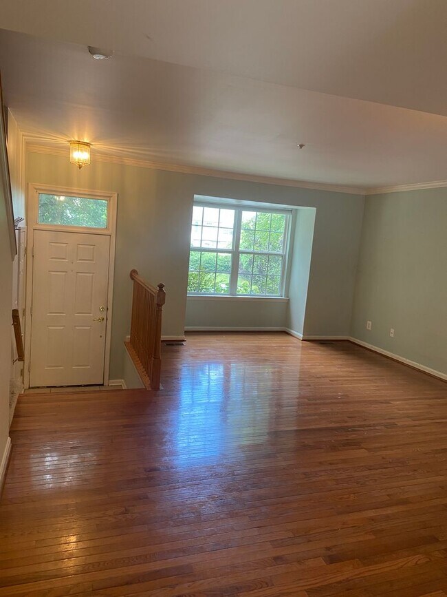 Building Photo - Charming 3 Bedroom/2 Full Bath/2 Half Bath Townhome in Constant Friendship, MD!