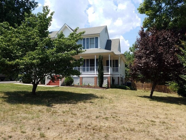 Building Photo - 4 bed room home in Midlothian with fenced rear yard