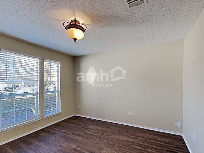Building Photo - 2813 Island Wren Dr