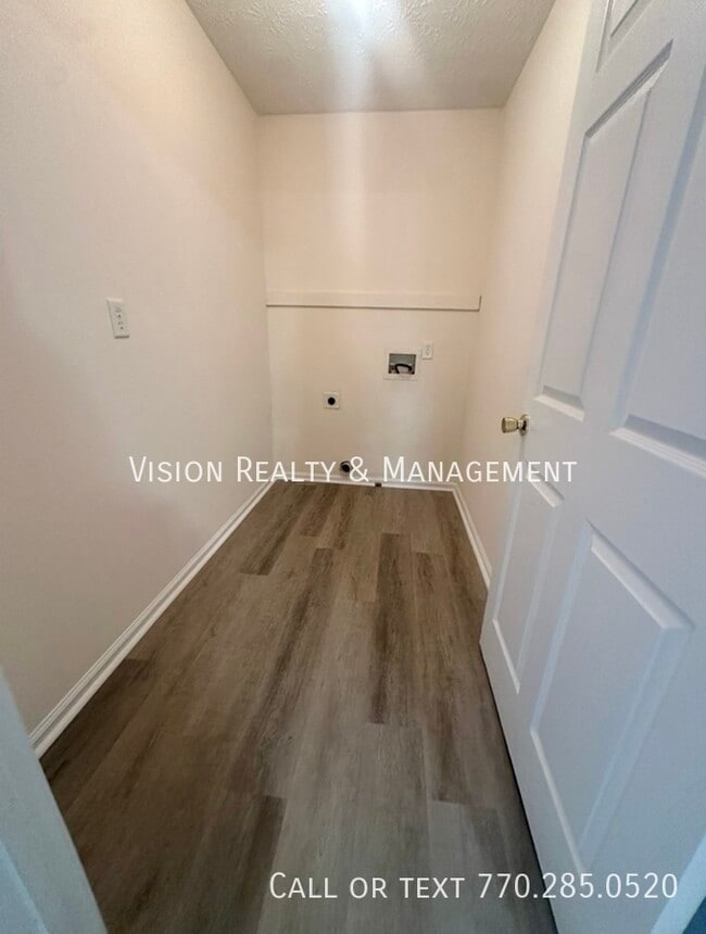 Building Photo - 133 Kaiser St