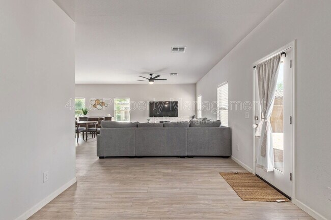 Building Photo - 45174 W Sandhill Rd