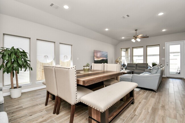 Building Photo - 5043 Morrison Dr