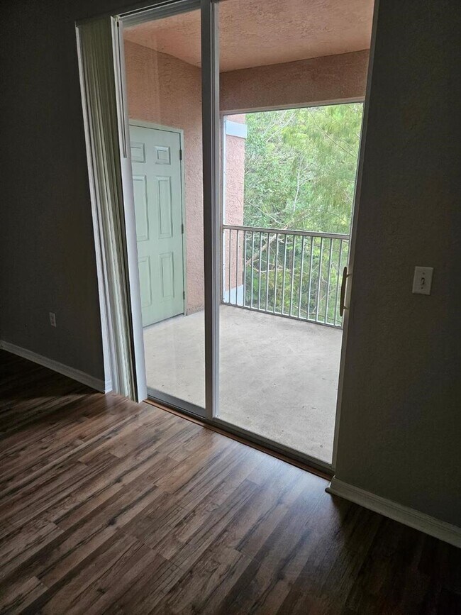 Building Photo - 6758 W Sample Rd