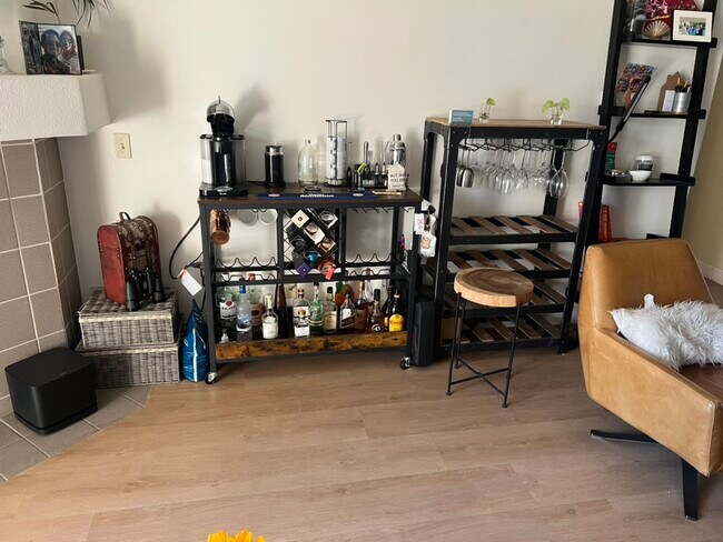 Building Photo - 550 Camino De La Reina