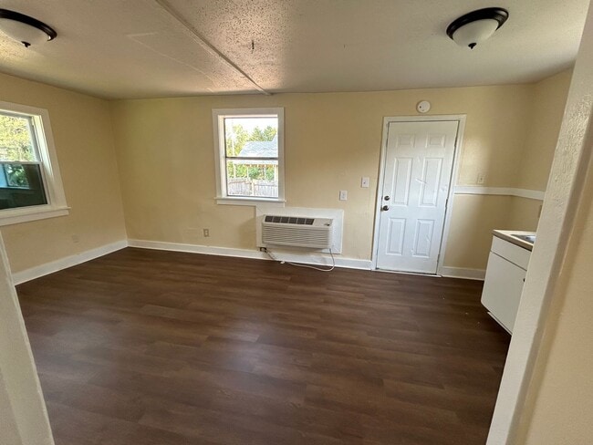 Building Photo - 225 College Park Cir