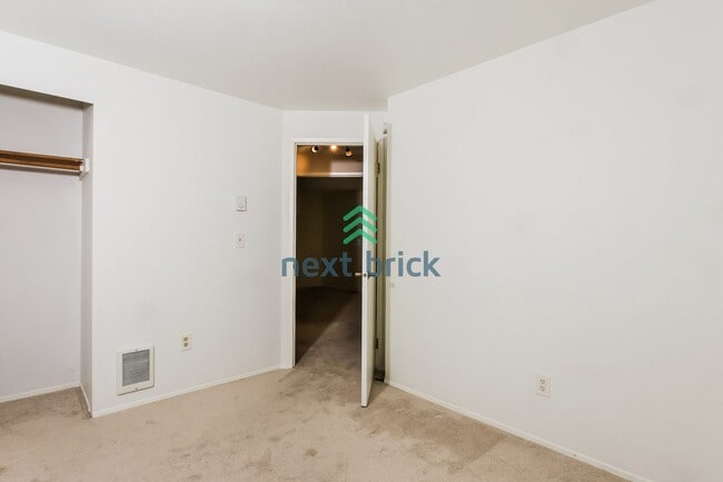 Building Photo - 3 Bed and 2 Bath Stunning Single-family Home is Available for Rent!