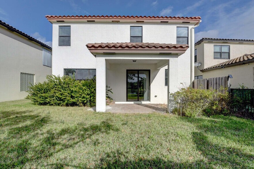 Building Photo - 8834 Willow Cove Ln