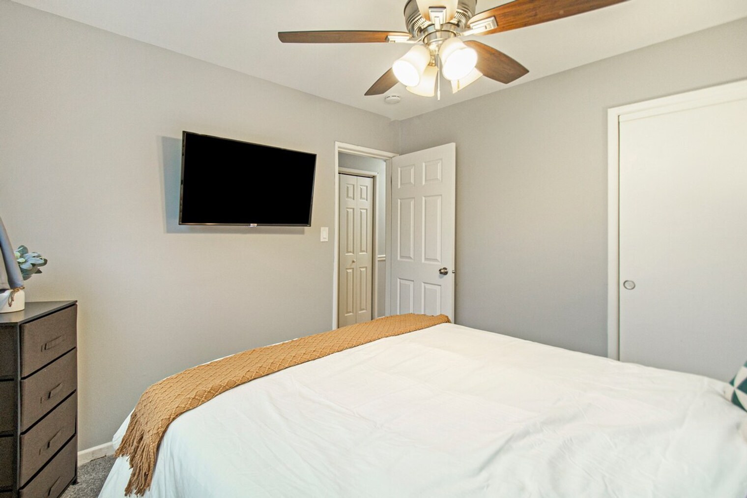 Building Photo - 40 S Main St