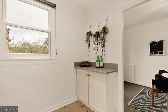 Building Photo - 4818 Chevy Chase Dr