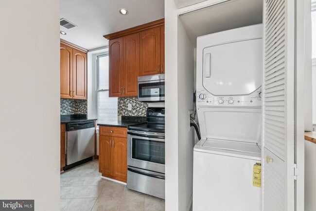 Building Photo - 1703 Wallace St