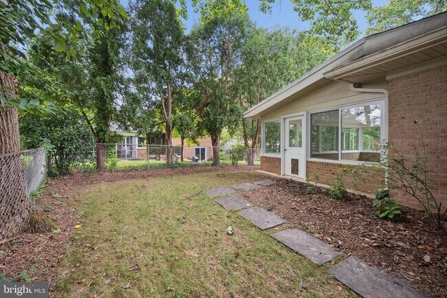 Building Photo - 7016 Hopewood St