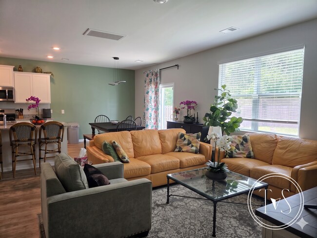 Building Photo - RATE DROP ALERT (was $3300/month)!