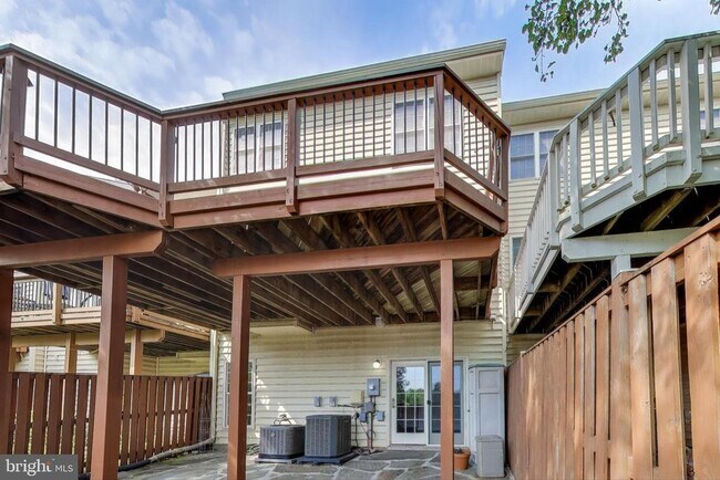 Building Photo - 22514 Airmont Woods Terrace