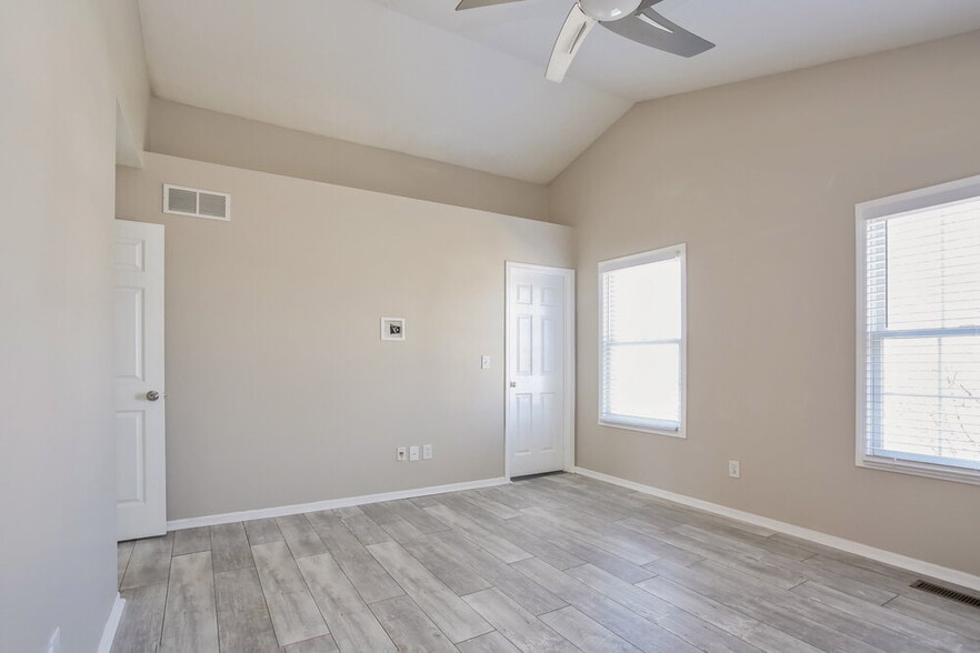 Building Photo - 5525 Boucher Dr