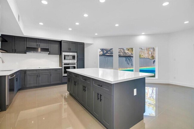Building Photo - 12564 Memorial Dr