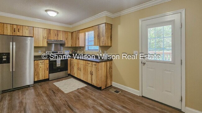 Building Photo - Charming 3-Bedroom 1.5-Bath Home in Chickamauga! Come see it today!