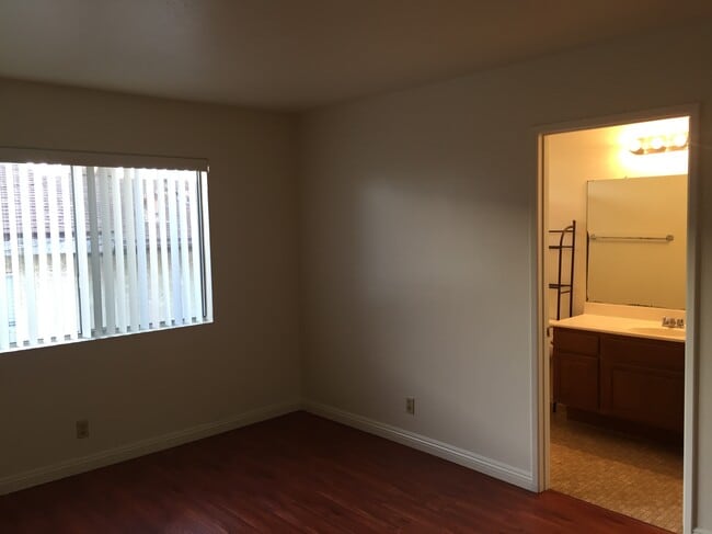 West Bedroom Entry To West Full Bathroom - 4506 W 172nd St