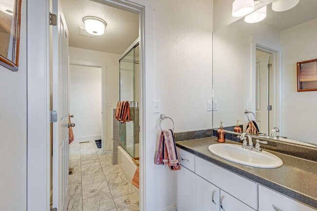 Building Photo - Beautiful mountain views from a Gold Hill Mesa corner lot with a hot tub!