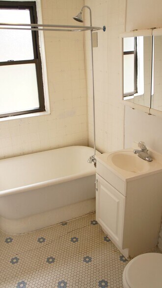 Building Photo - 2530 N Kedzie Blvd