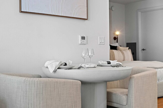 Building Photo - 1049 Seventh Avenue-SI FL7-ID1228264P