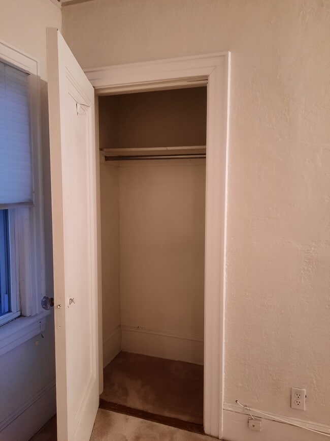 BR CLOSET - 27 Vernon Ave