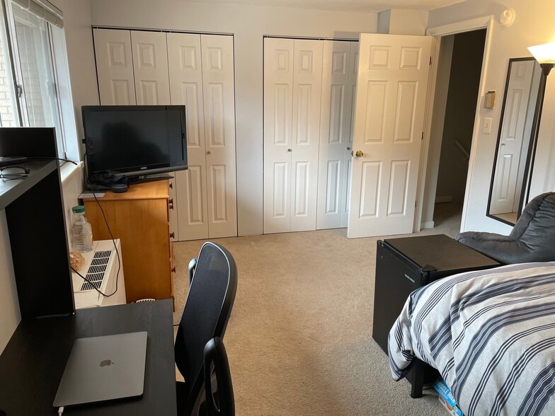 Bedroom 1 - 3000 Colorado Ave