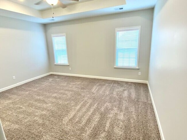Building Photo - Move In Special! Move in by May 15, 2023 f...
