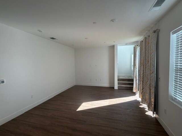 Building Photo - Lathrop - Gorgeous 5 Bedroom 3 Bathroom Home