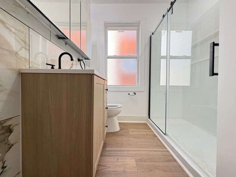 Building Photo - 5834 Phillips Ave