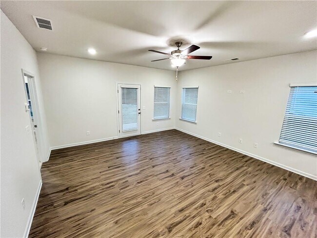 Building Photo - 203 Edna Trl