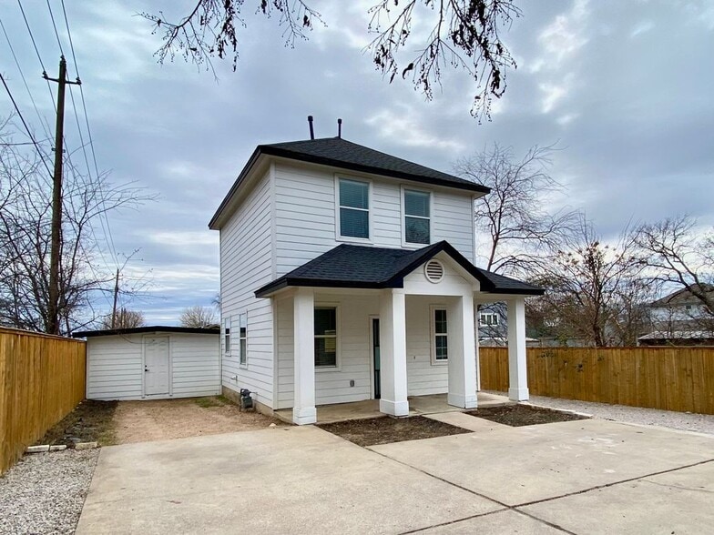 Building Photo - 7617 Carver Ave
