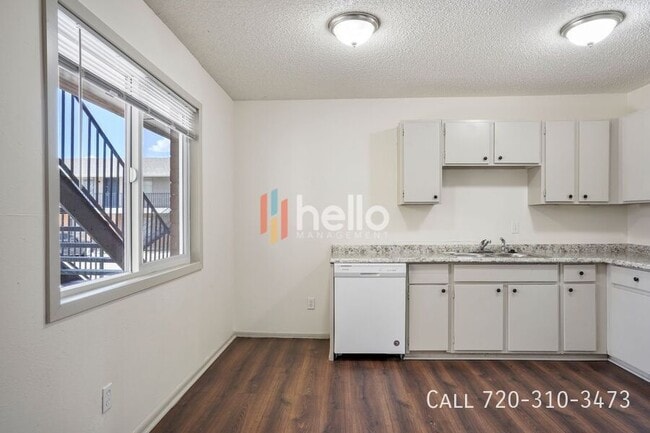 Building Photo - 984 E Saxony Dr