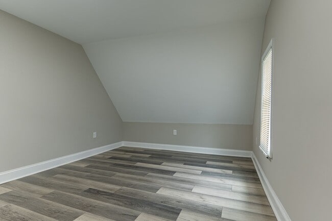 Building Photo - Spacious 6-Bedroom Home – Perfect for Large Families or Groups!