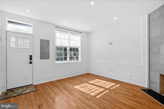 Building Photo - 1222 Wylie St NE