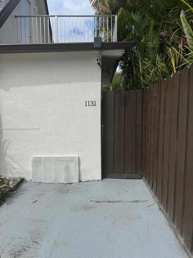 Building Photo - 1131 SW 10th St