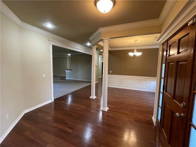 Building Photo - 2427 W McKinley Blvd