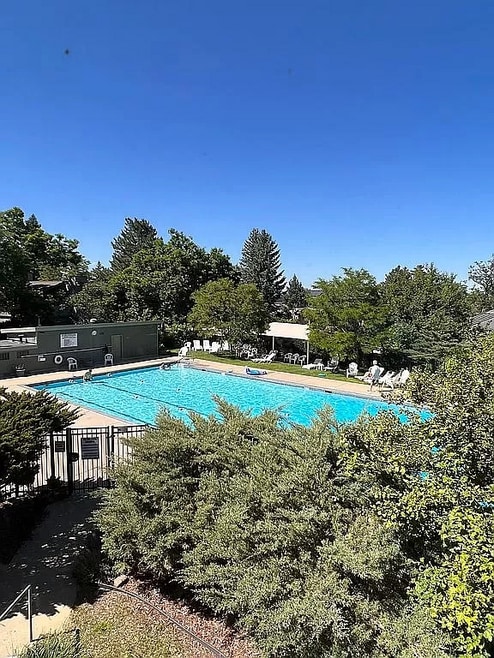 Building Photo - 82 Benthaven Pl