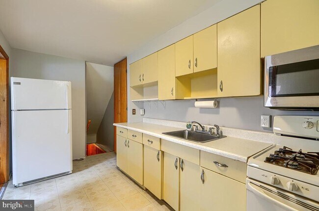 Building Photo - 7114 Greenwood Ave
