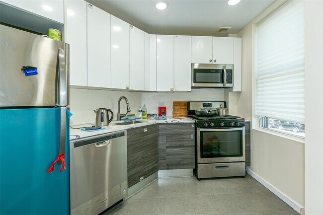Building Photo - 55 S Middle Neck Rd