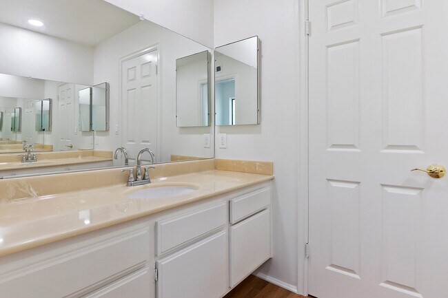 Building Photo - 3009 Nicada Dr