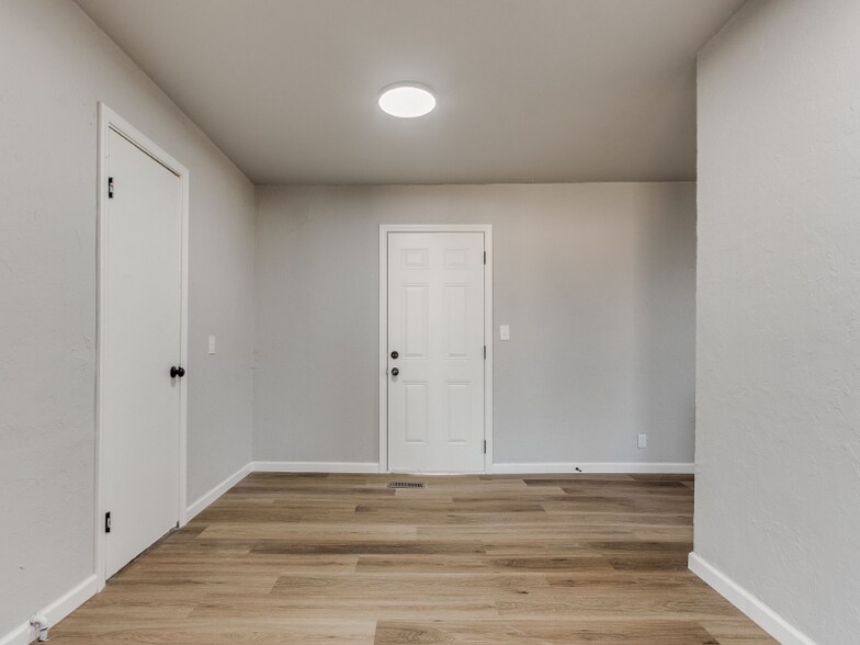 Building Photo - 1156 SE 19th Terrace