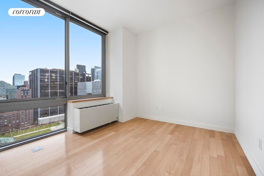 Building Photo - 225 W 60th St