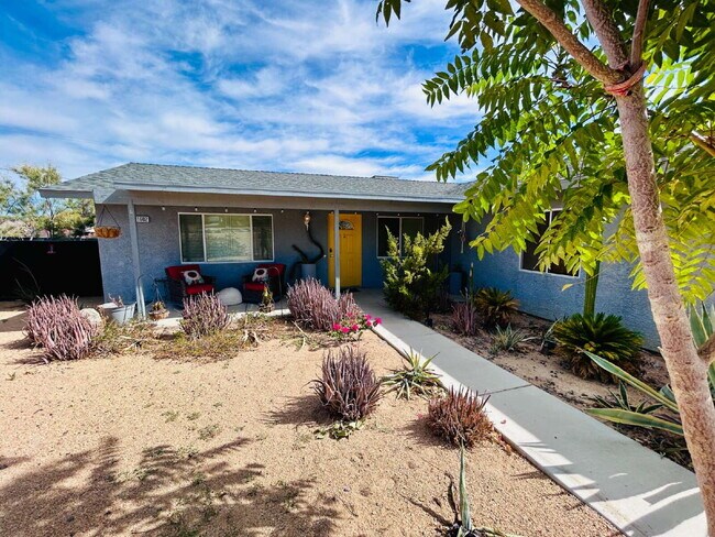 Building Photo - Charming 3 Bedroom House with Pool in Friendly Hills, Joshua Tree