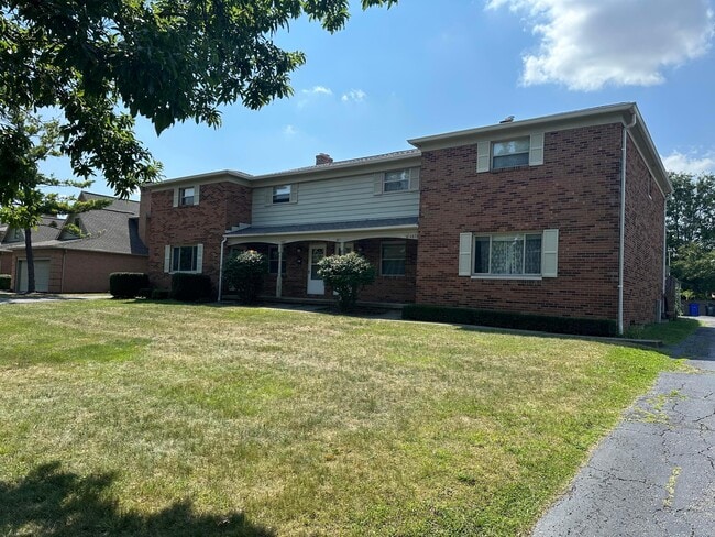 Building Photo - 4867 Dierker Rd