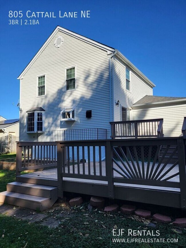 Building Photo - 805 Cattail Ln NE